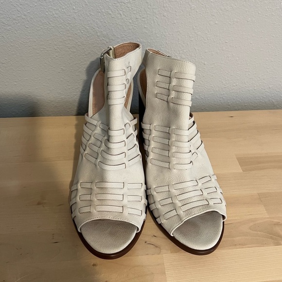 CASLON Women Sandal White Bone Nubuck Open Toe Stacked Heel Martin Buckle 12M - Picture 5 of 7